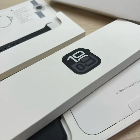 Apple Watch Series 11 (Plus 2 Free Straps) - With Apple Logo